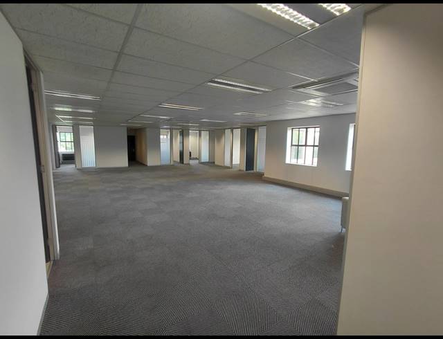 376M² OFFICE TO LET IN BRYANSTON